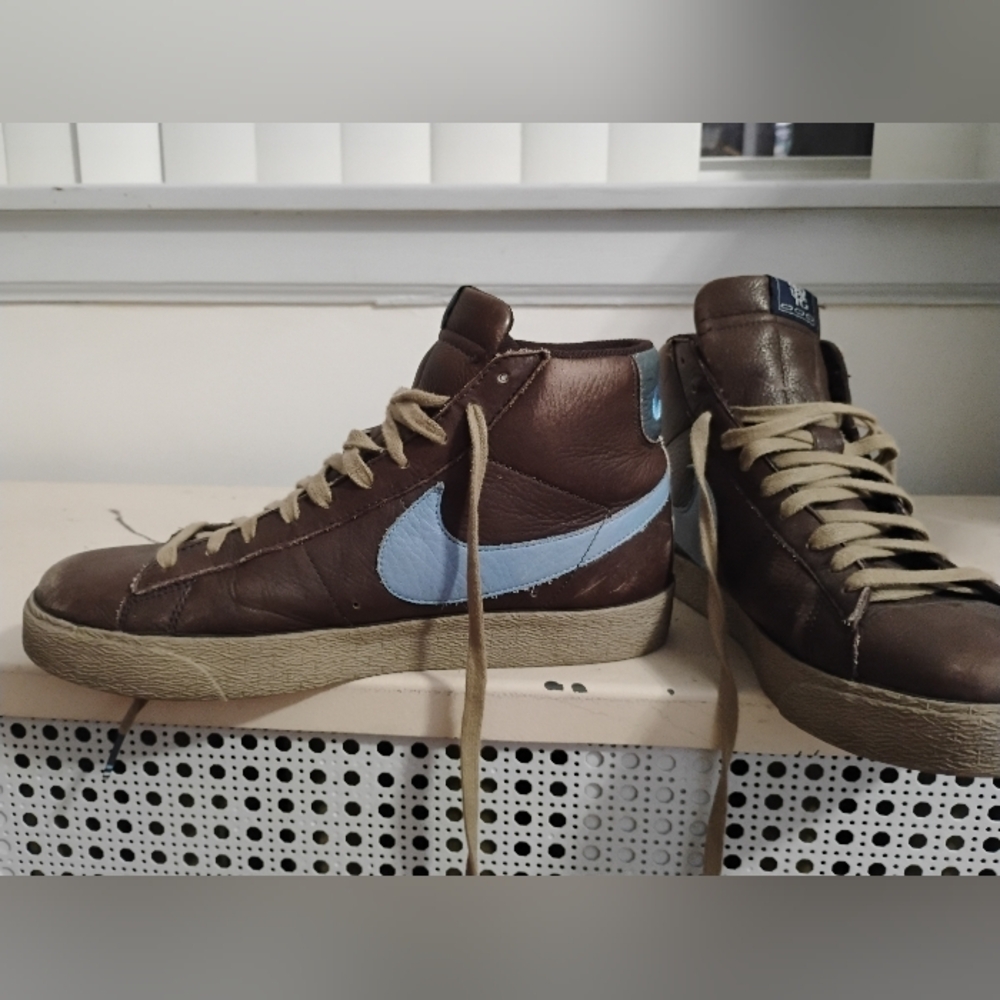 Nike Sneakers - Picture 2 of 9